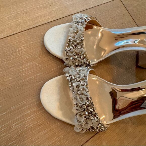 "FINESSE" BY BADGLEY MISCHKA BRIDAL size 7 - Picture 10 of 10